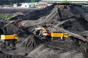 Vinacomin targets 37 7 mln tonnes of coal in 2014